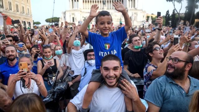 EURO 2020: İtalya'nın şampiyonluğu kutlamaları sonrası Roma'da Covid-19 vakaları 5 katına çıktı