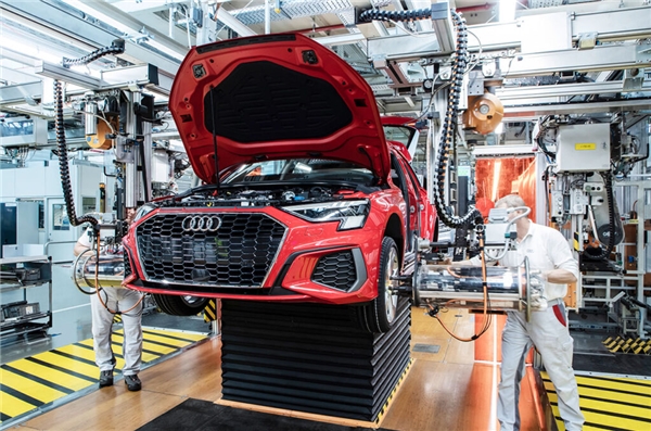 Audi Vorsprung durch Technik sloganının 50. yılını kutluyor